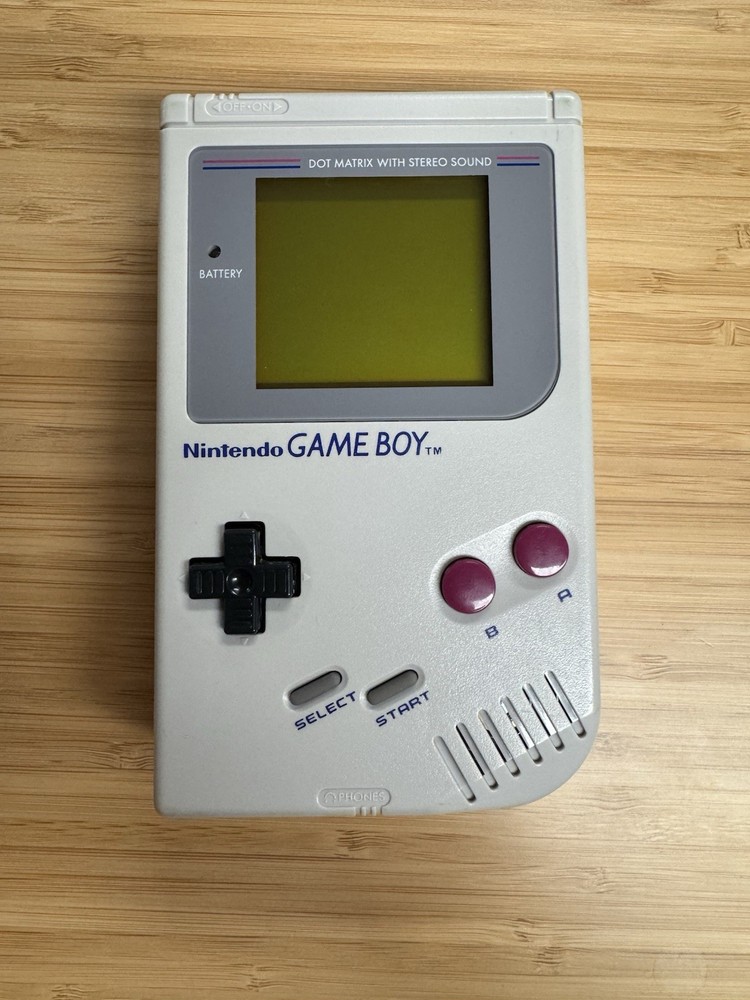Restored Nintendo Game Boy (Grade A, OEM, DMG-01) – cleaned and tested