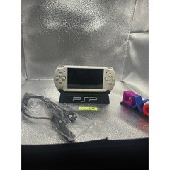 White psp 2000 w/usb charger & new battery