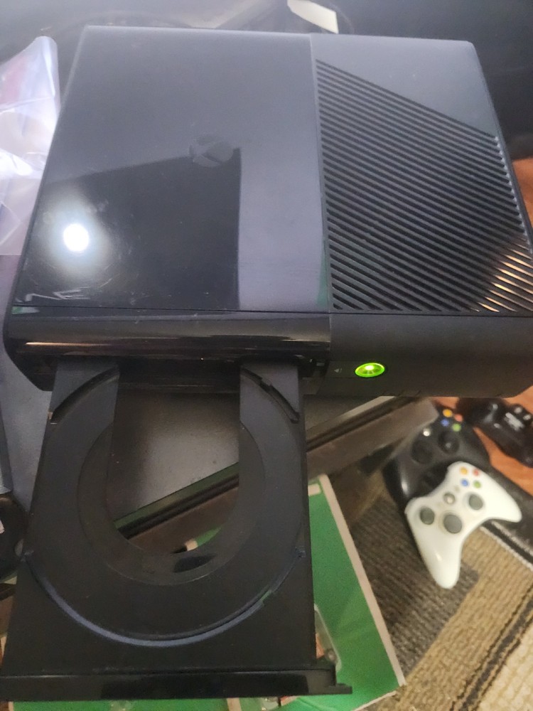 Xbox 360 S Internal Hard-drive Only /1 Controller With AA Battery Pack + Remote