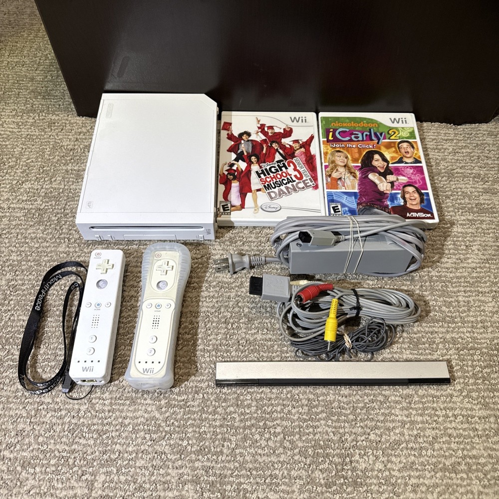 Tested & Working Nintendo Wii Console Bundle 2 Remotes 2 Games All Cords