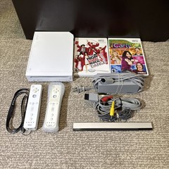 Tested & Working Nintendo Wii Console Bundle 2 Remotes 2 Games All Cords