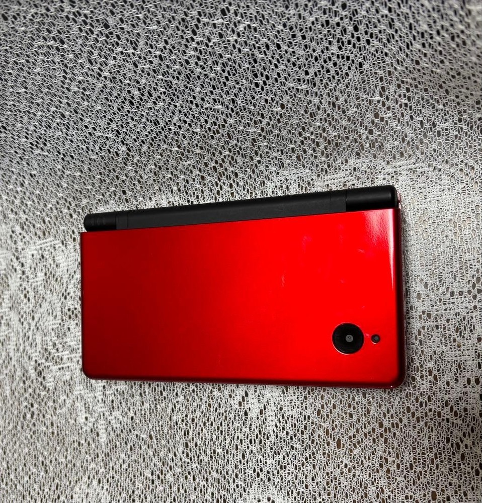 Nintendo DSi Console Matte Black (with Glossy Red Case)