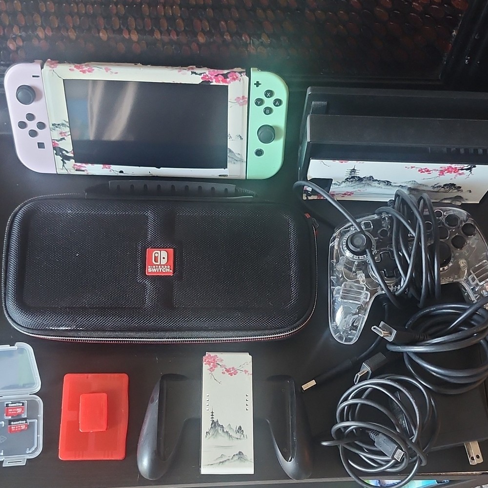 Nintendo Switch 1 Console Bundle (Set) 132GB And 64GB, All In This Pics Included