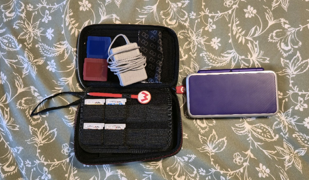 Nintendo 2DS XL Purple/White Bundle w/ Charger, Mario Case & 4 3DS Games