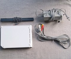 TESTED WORKING White Nintendo Wii MB Home Console W/ Power Cord, AV, and Sensor
