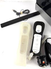 Nintendo Wii Black Console RVL-001 W/ 1 controller, 1 chuk, Gamecube Compatible