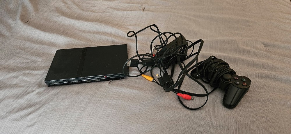 Sony PlayStation 2 Slim With Accessories (SCPH-75001)