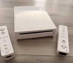 Nintendo Wii Gaming Console w 2 Remote Controllers White RVL-001(USA) UNTESTED