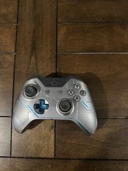 Xbox One Halo 5 Guardians Edition Console (1TB) +Controller w/ Kinect (w/ cords)