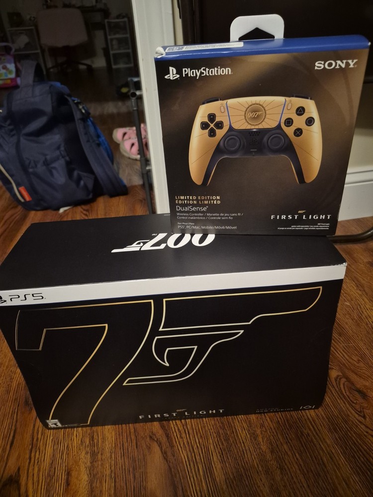 PS5 007 First Light Legacy Golden gun w/ Limited Edition Dualsense Controller