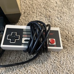 NES NINTENDO ENTERTAINMENT SYSTEM (1984) WITH 2 CONTROLLERS AND CORDS