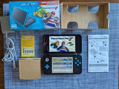 Nintendo New 2DS XL Mario Kart 7 Bundle CIB Perfect Screens AR Cards Sealed