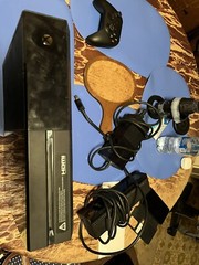 Microsoft Xbox One with Kinect 500GB Black Console – 7UV-00077