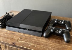 Sony PlayStation 4 PS4 500GB CUH-1115A Console Bundle w/ 2 OEM Controllers