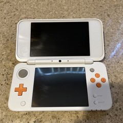 Nintendo New 2DS XL – White/Orange – FOR PARTS OR REPAIR ONLY – Read Description