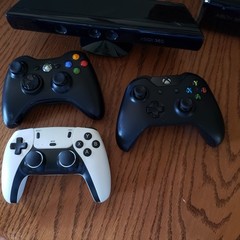 Xbox 360 S ( 1439 ) Bundle