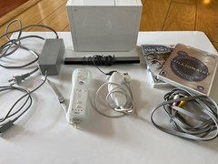 Nintendo Wii RVL-001 512 MB Home Console White Used Very Good Working + 2 Games
