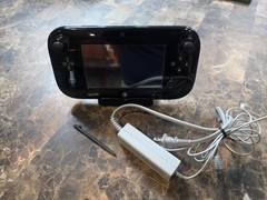 Nintendo Wii U GamePad (Screenpad) W/ Stylus, charger and base
