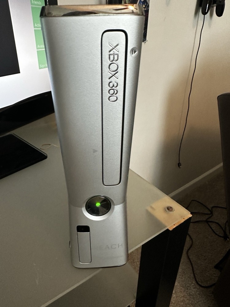 Microsoft Xbox 360 S Halo: Reach Limited Edition 250GB Silver Console