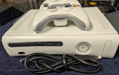 Microsoft XBox 360 Core Matte White Video Game Console & 2 Controllers, 20GB.