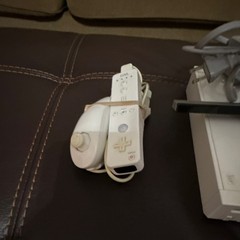 Nintendo Wii RVL-001(USA) White Console 2 Remotes 2 Nunchuks Sensor Bar