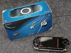 Sony PlayStation Portable PSP-1000 G1 Giga Pack Console Bundle A2391