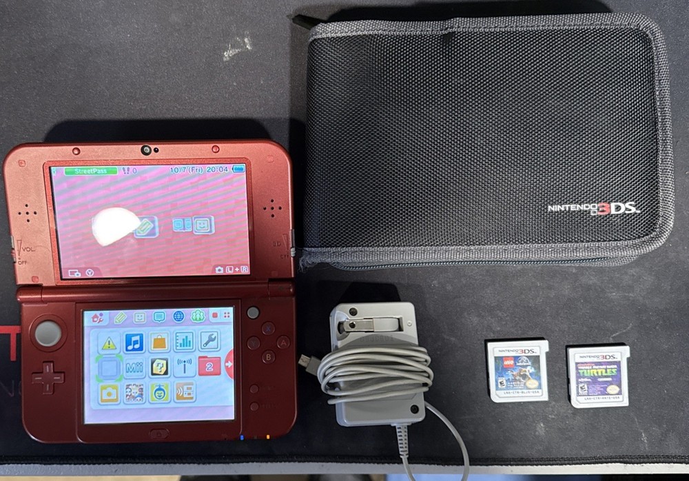 Nintendo 3DS XL Launch Edition Handheld Red Gaming System w Case Charger 2 games
