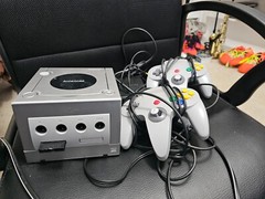 Nintendo GameCube Platinum Console – Silver with 2 controllers