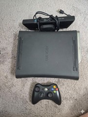 Microsoft Xbox 360 Home Console Bundle Kinect Controller HDMI 1080p NTSC-U/C