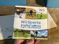 Nintendo Wii Console Wii Sports Resort Wii Remote Plus Bundle Black CIB Box