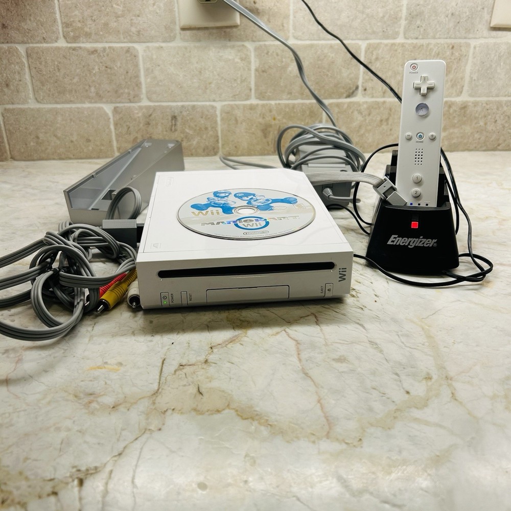 Nintendo Wii Console RVL-101 W/ 1 controller, charger w/ Mariokart Tested