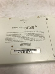 Nintendo DSi White Handheld Console System TWL-001 No cord AS IS