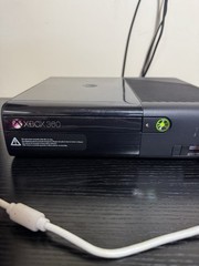 Microsoft Xbox 360 Console Model 1538 – 4GB – Cords & Controller Plus 2 Games