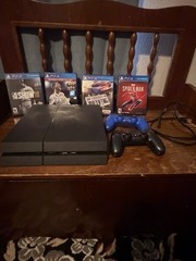PS4 500 Gb Comes W/ 2 Controllers Power Cable and 5 Games (1 digital) Tested