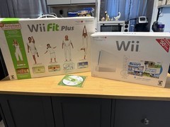 Nintendo Wii Sports & Resort White Console System In Box And Wii Fit Bundle Read