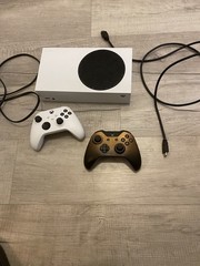 New gen 120 fps Xbox series s console 2 controllers power cord and HDMI.
