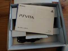 PlayStation PS Vita Khaki / Black PCH-2000ZA16 Console ,USB Cable ,Box ,Pouch　