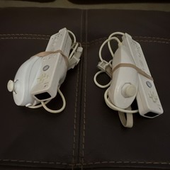 Nintendo Wii RVL-001(USA) White Console 2 Remotes 2 Nunchuks Sensor Bar