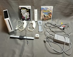 Nintendo Wii Console Bundle Controllers Nunchucks – RVL-001 GameCube Compatible