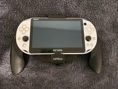 PSVita 2000 Body White with Nyko Power Grip