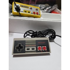 Nintendo NES Action Set Console CIB Zapper Controllers 15 Games Bundle