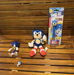 SEGA Genesis 2 Console 4 Controllers Power Adapter Sonic Collectibles & 2 Games