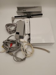 Nintendo Wii RVL-001 White Console Bundle with Controller Nunchuck Cords