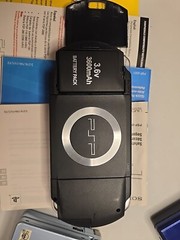 Sony PSP 2000 Launch Edition 64MB Handheld System – Piano Black CIB Open