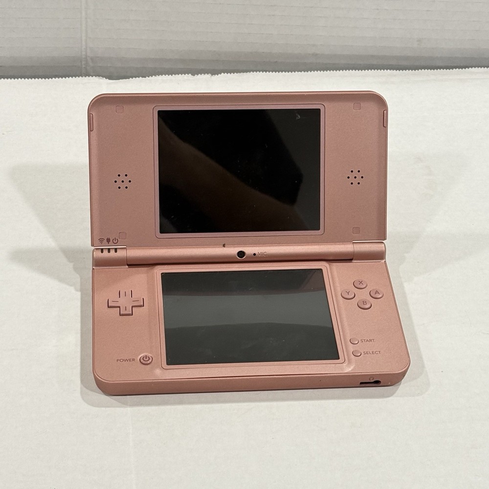 NINTENDO DSI XL PINK UTL-001: FOR PARTS / NOT WORKING