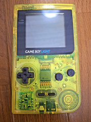 Nintendo Gameboy Light Yellow Toys R US Console *HOLY GRAIL – NEAR MINT WOW*