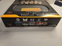 Sony PSP 2000 Launch Edition 64MB Handheld System – Piano Black CIB Open