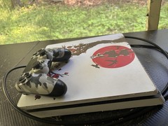 Sony PlayStation 4 Slim 1TB White 1080p Wi-Fi Itachi Skin + DualShock 4 Camo