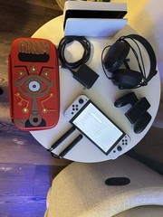 Nintendo Switch OLED Model – 64GB/White (HEGSKAAAA)