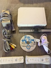 Nintendo Wii console with one nunchuk & 2 remote (read) Mario Kart Bundle Tested